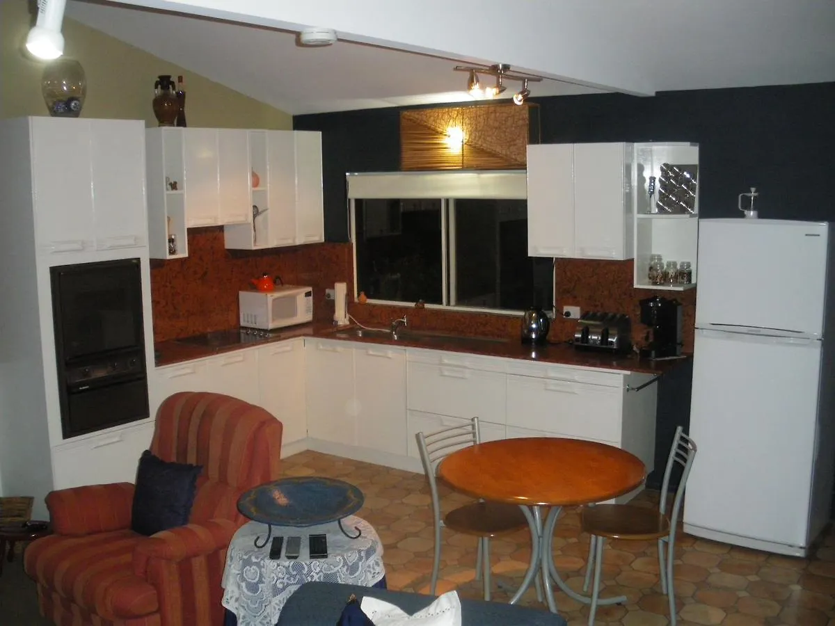 Bobrene On Tamborine Nude Retreat - Quaint Cottage