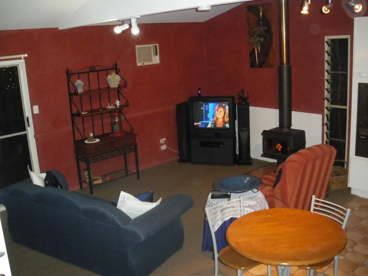 Holiday home Bobrene On Tamborine Nude Retreat - Quaint Cottage