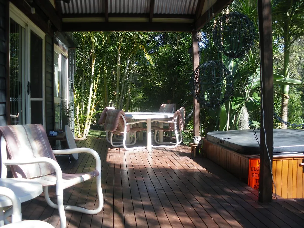Bobrene On Tamborine Nude Retreat - Quaint Cottage Holiday home