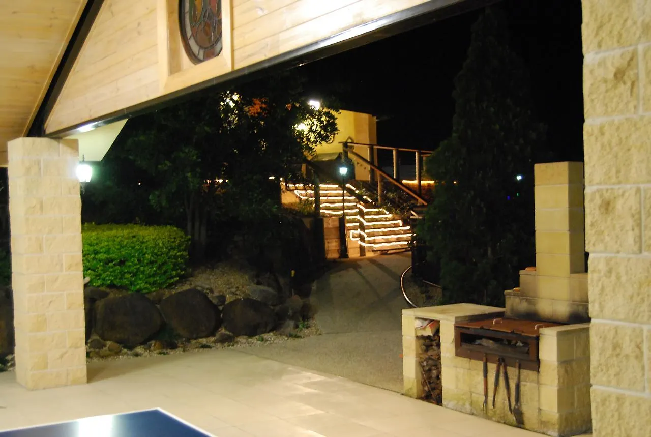 Bobrene On Tamborine Nude Retreat - Quaint Cottage Australia